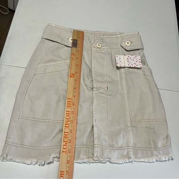 Free People Alpha Utility Willow Cream Raw Hem Button Front Mini Skirt Size 2 V1 - Picture 7 of 8